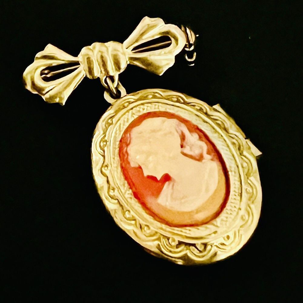 Vintage Cameo Locket Brooch Pin Bow Dangle Lady Cameo Photo Holder Gold T 1094